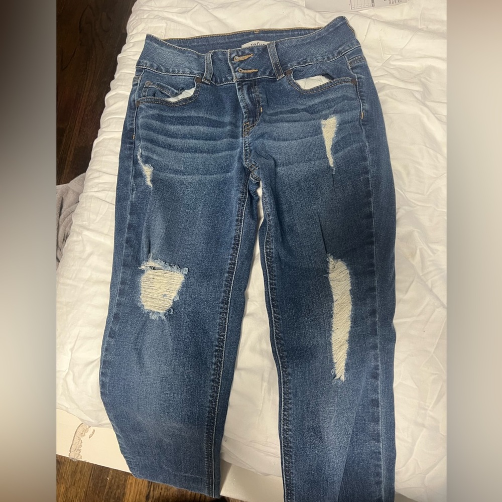 Charlotte Russe Refuge Miami Distressed Medium Wash Skinny Jean size 0